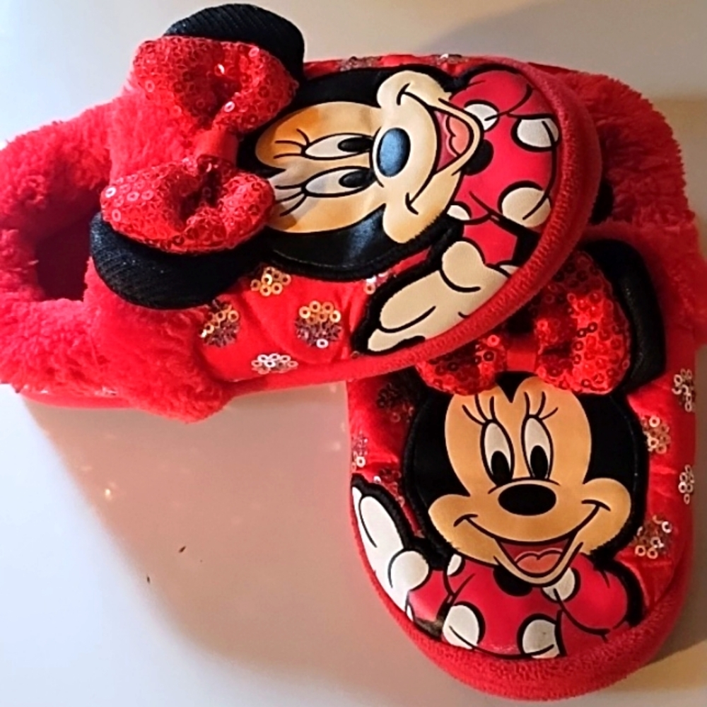 Red Minnie Mouse Slippers EUC Size Girls 11-12. - Picture 4 of 6